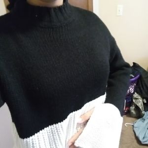 Med black and white crochet top